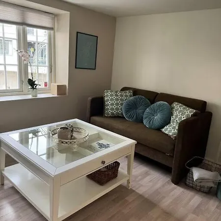 Cosy By The Sea And Beach Apartment